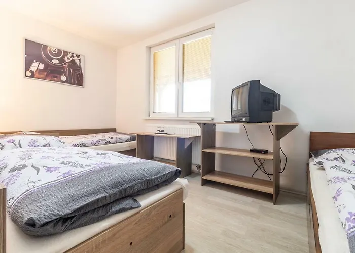 Restaurace Pod Sumarnikem 3* Tvarozna Lhota