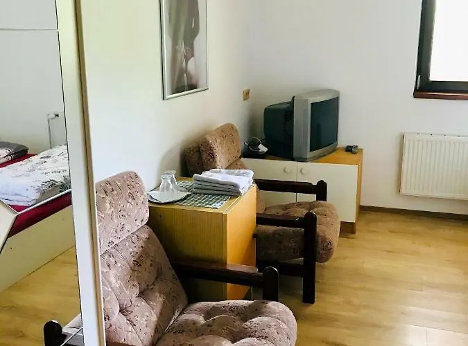 Restaurace Pod Sumarnikem Penzion Tvarozna Lhota