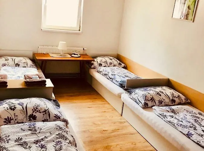 Restaurace Pod Sumarnikem Penzion Tvarozna Lhota